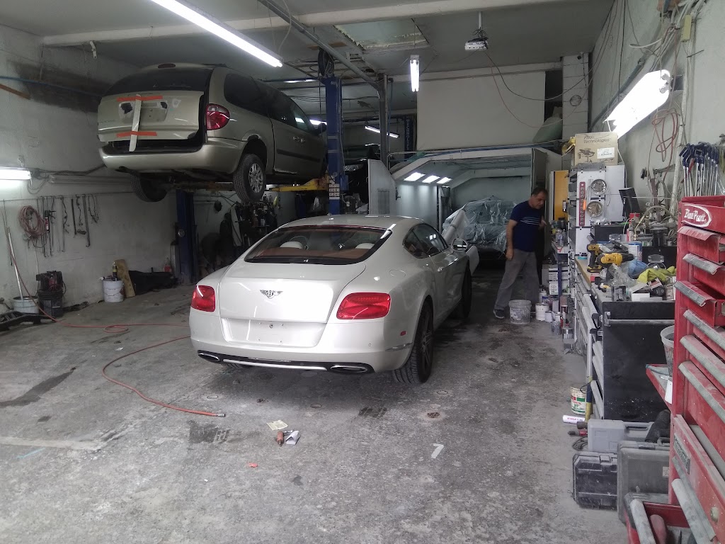 A Plus Auto Carrosserie inc. | 360 Rue Victoria, Lachine, QC H8S 1Y4, Canada | Phone: (514) 483-0202