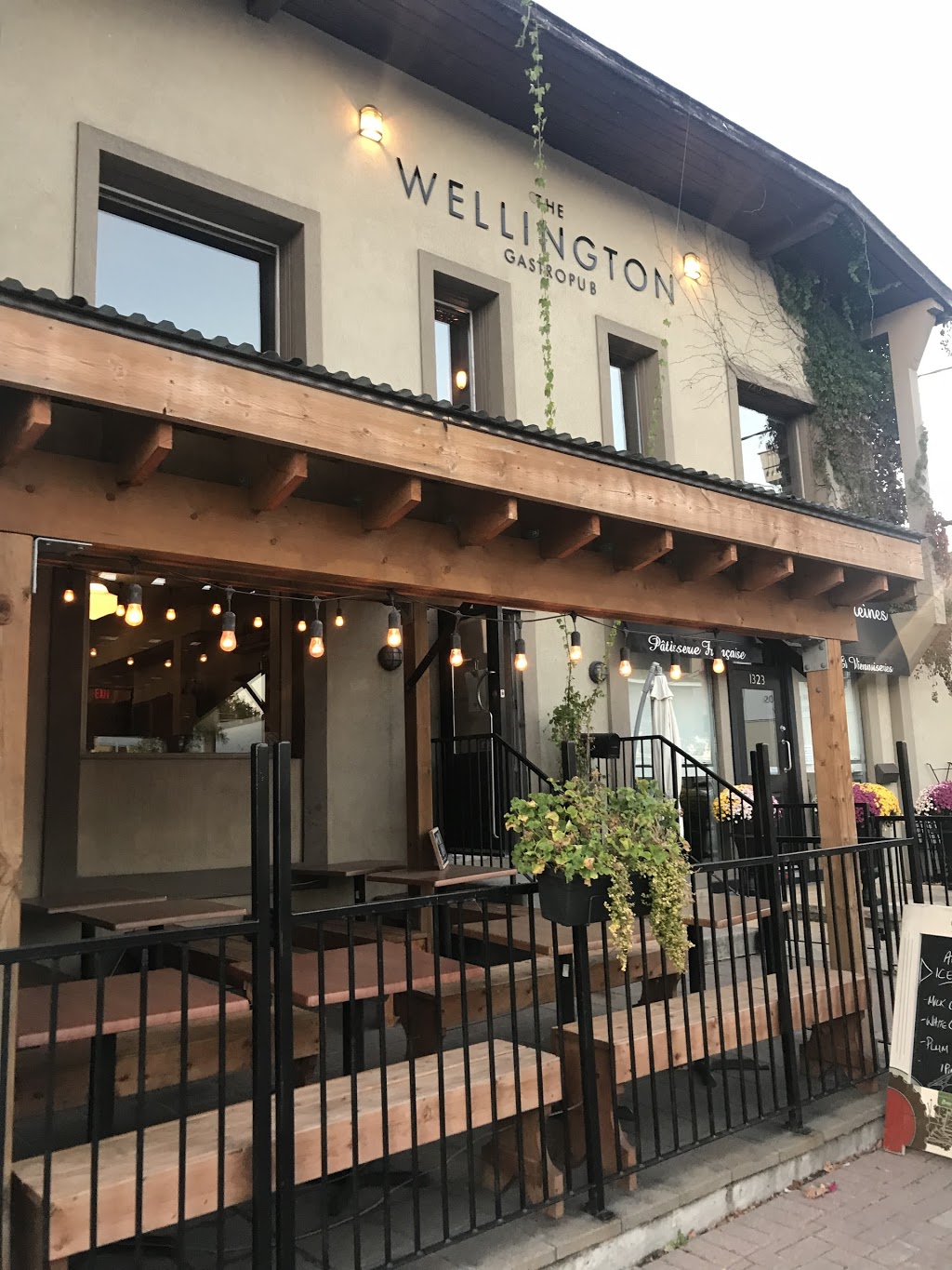 Wellington Gastropub | 1325 Wellington Street West, Ottawa, ON K1Y 3B6, Canada | Phone: (613) 729-1315