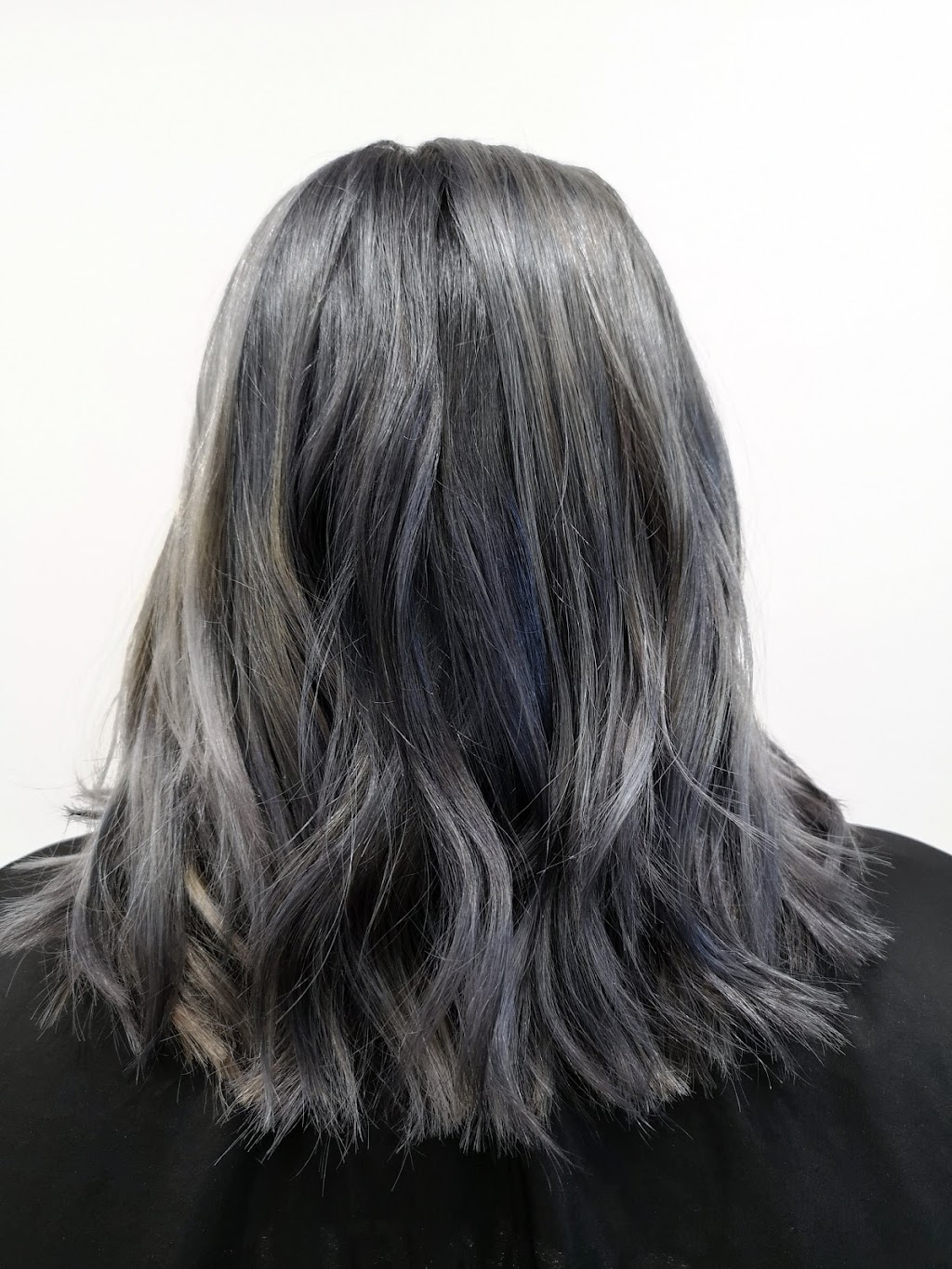 Coiffure La Nuque Inc | 2770 Bd de la Concorde E, Laval, QC H7E 2B4, Canada | Phone: (450) 669-1588