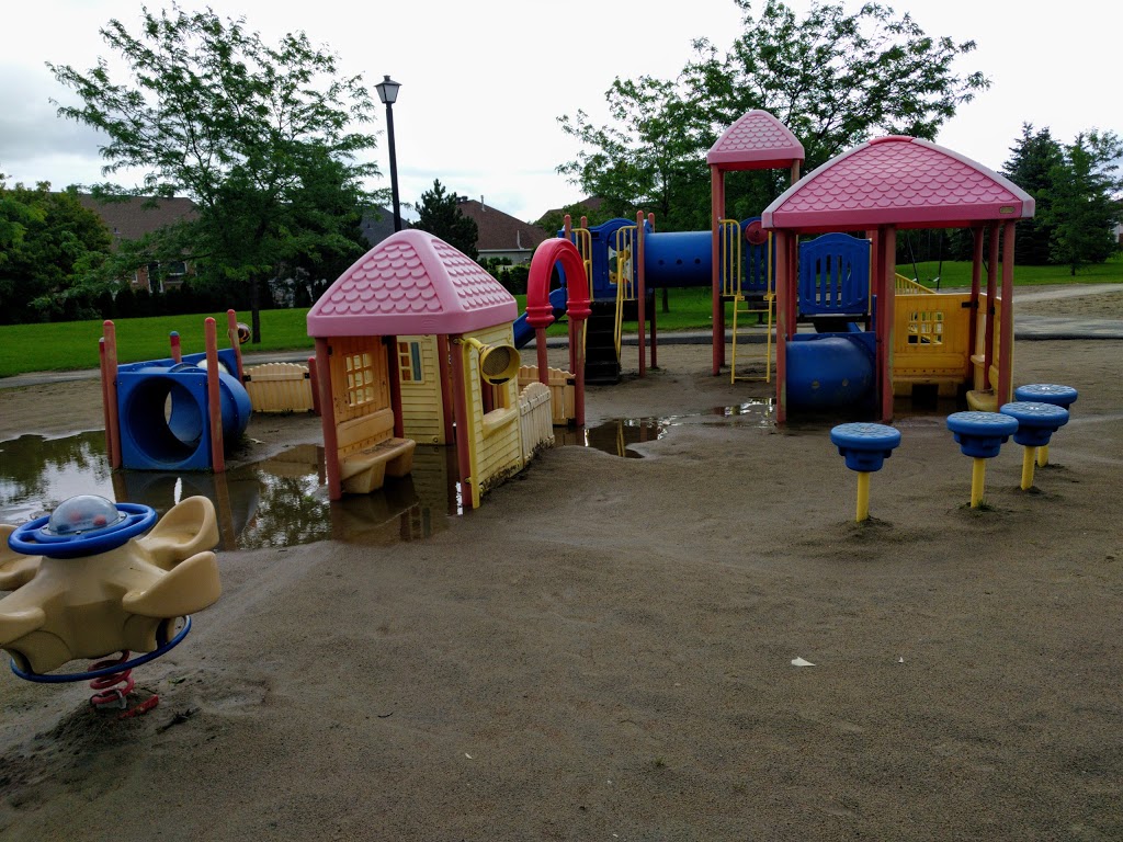Winterwood Park | 1844 Johnston Rd, Ottawa, ON K1T 3J6, Canada | Phone: (613) 580-2400