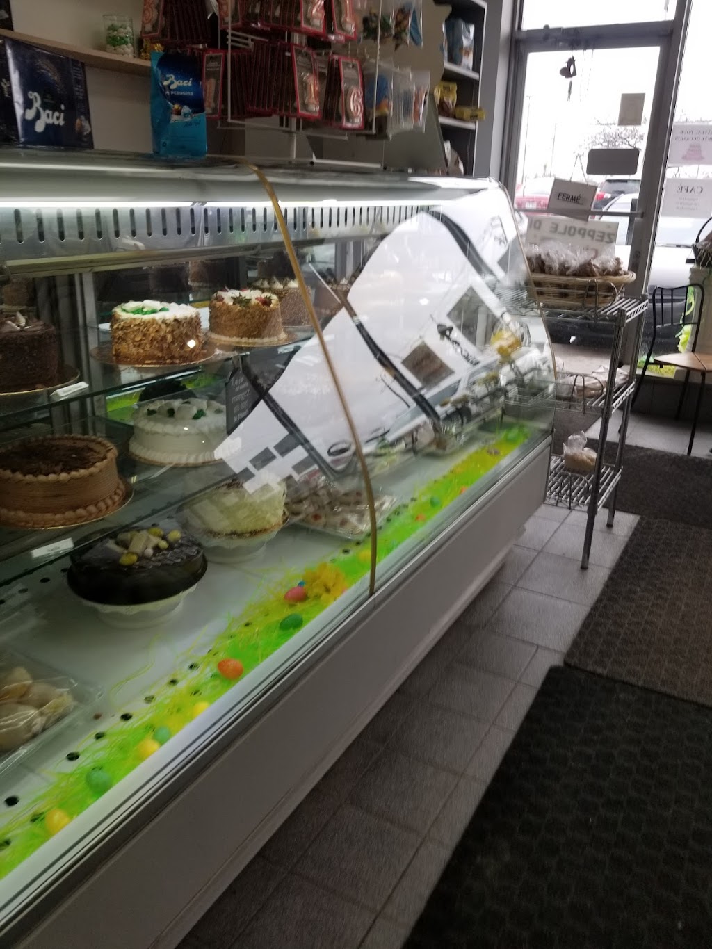 Pâtisserie La Saveur | 6035 Boul Henri-Bourassa E, Montréal-Nord, QC H1G 2V2, Canada | Phone: (514) 321-8531