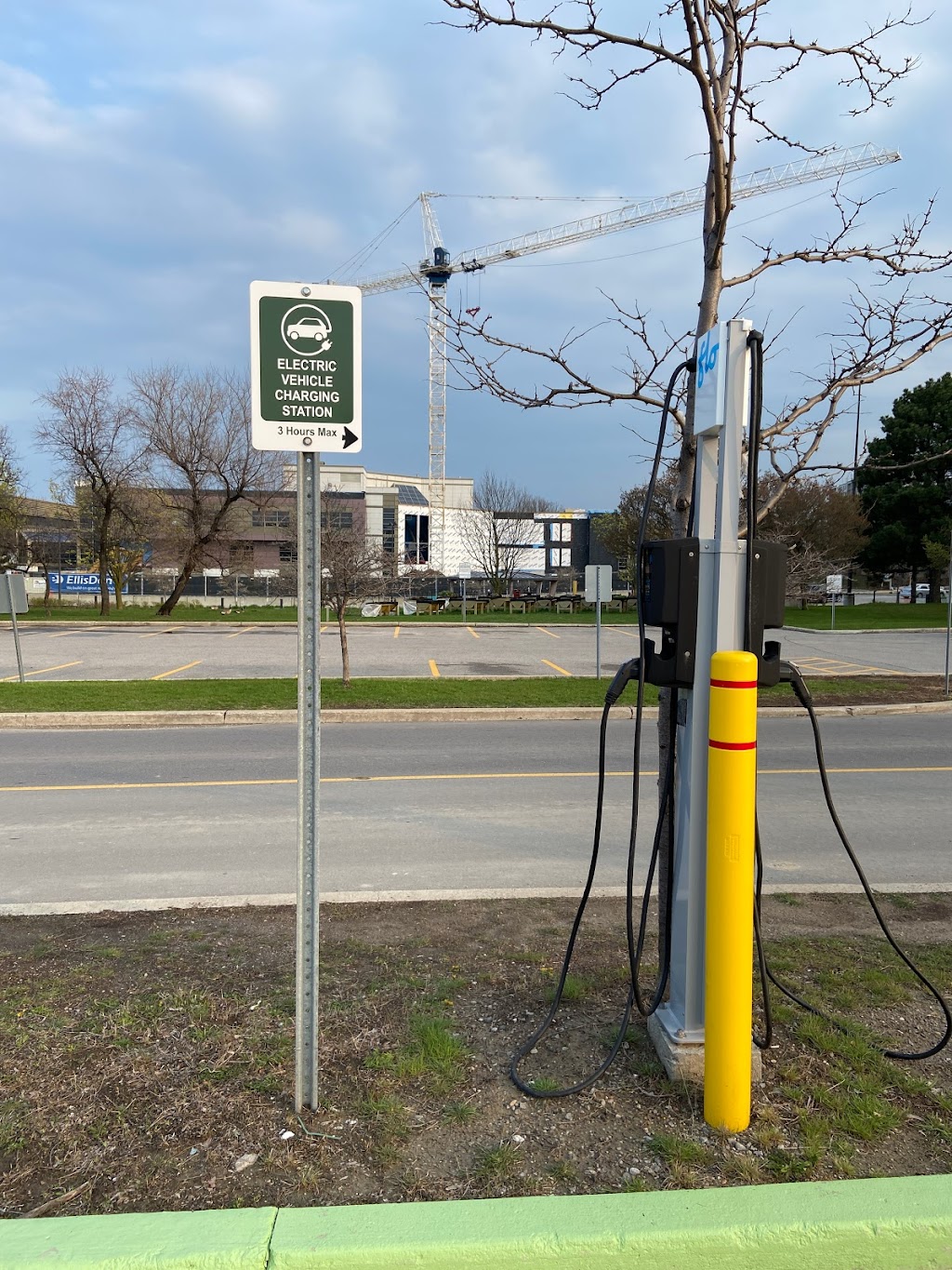 Flo Charging Station | 941 Progress Ave, Scarborough, ON M1E 4M1, Canada | Phone: (844) 825-3356