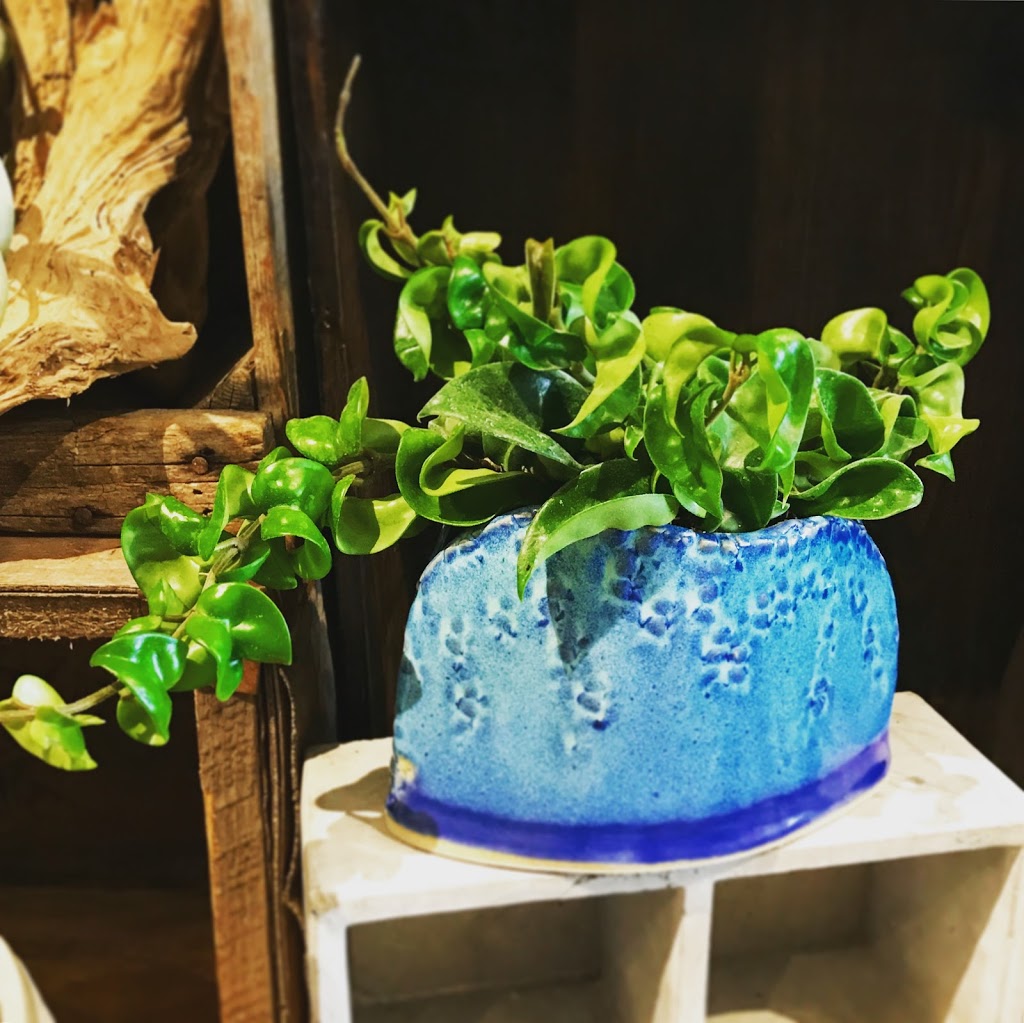 MIKA | 1593 Dundas St W, Toronto, ON M6K 1T9, Canada | Phone: (416) 885-2103