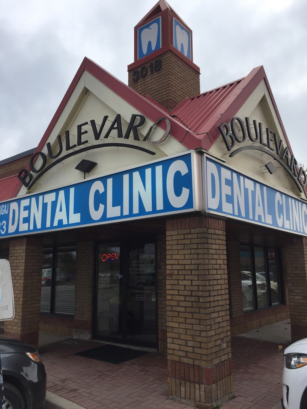 Boulevard Dental Clinic - Dr.Lucyna Ganowska & Associates | 3018 Winston Churchill Blvd unit 3, Mississauga, ON L5L 2V7, Canada | Phone: (905) 608-9333