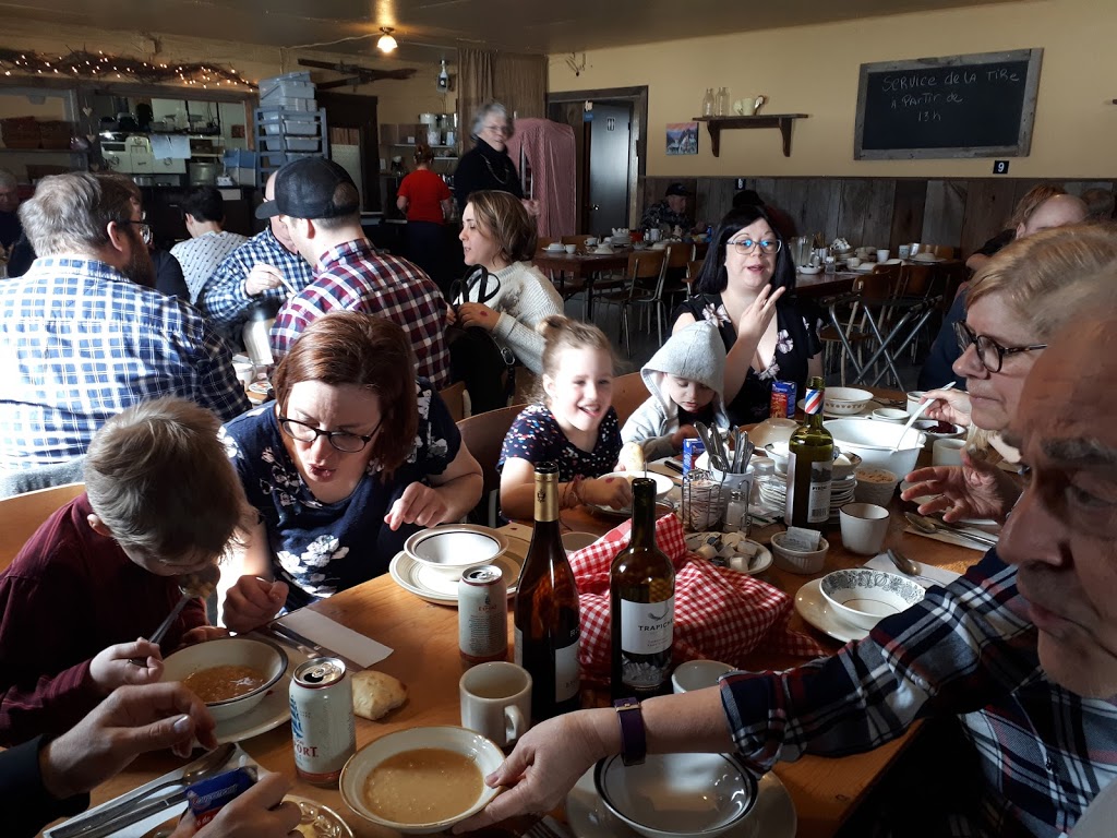 LÉrablière Au Toit Rouge | 201A QC-158, Saint-Esprit, QC J0K 2L0, Canada | Phone: (450) 492-6418