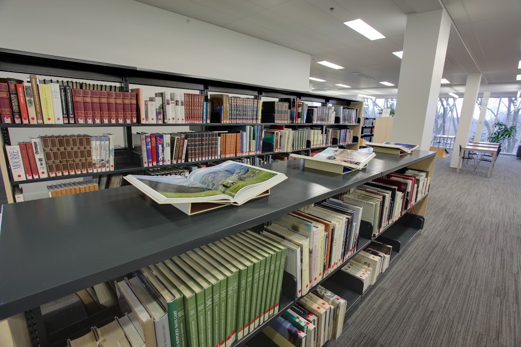 Montarville Boucher-De La Bruere Library | 501 Chemin du Lac, Boucherville, QC J4B 6V6, Canada | Phone: (450) 449-8650