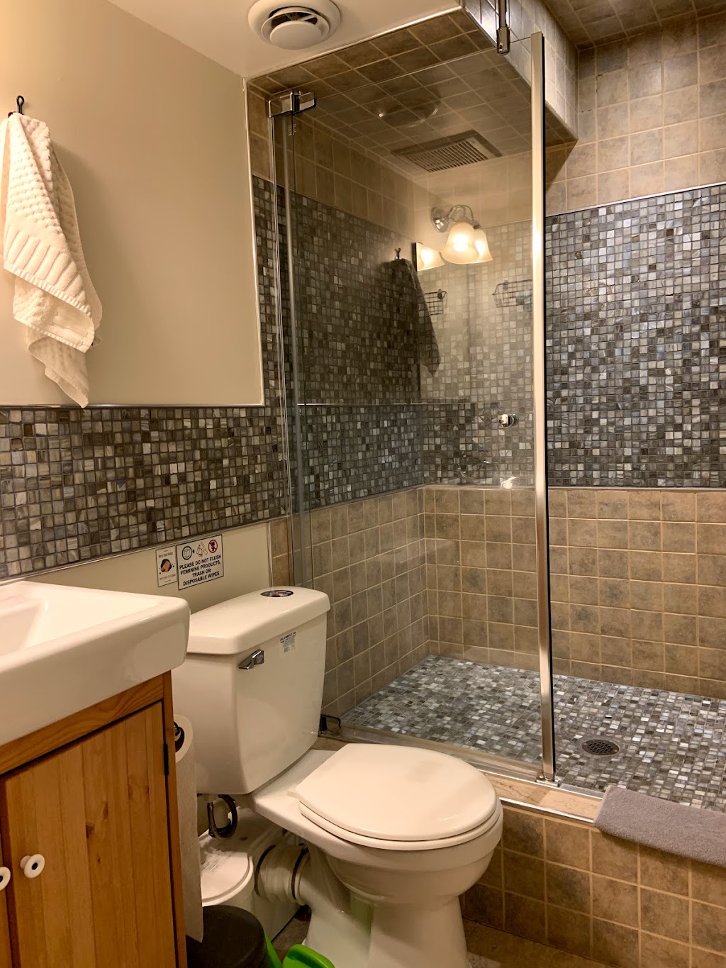 Friendly Owl Bed and Breakfast | 3557 Hwy 6, Lions Head, ON N0H 1W0, Canada | Phone: (519) 793-3940
