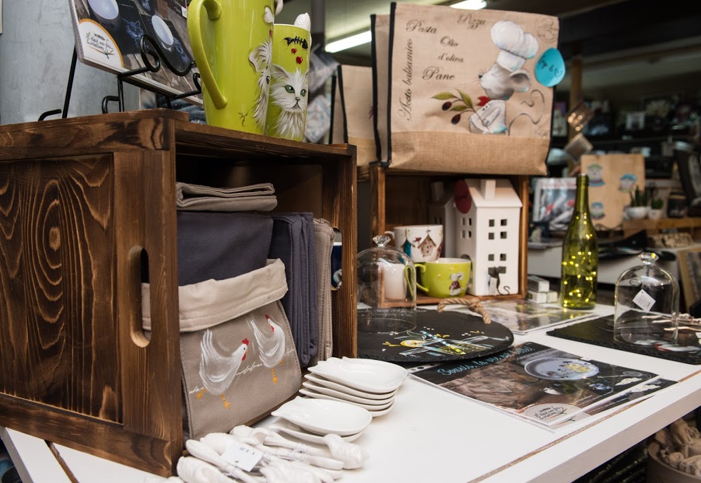 Madolaine | 7710 1re Ave, Québec, QC G1H 2Y2, Canada | Phone: (418) 628-0420