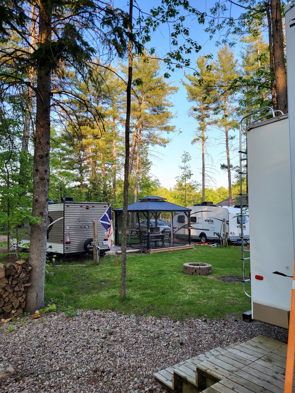 Pine Ridge Park Campground & Rustic Cabin Rental | 419 River Dr, Pembroke, ON K8A 6W7, Canada | Phone: (888) 746-3743