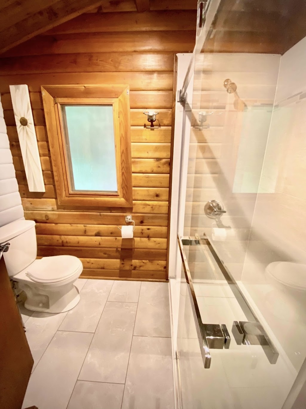 Chalet l’Escapade des cèdres | 17 Chem. des Écureuils, Val-des-Monts, QC J8N 1J2, Canada | Phone: (613) 203-5113