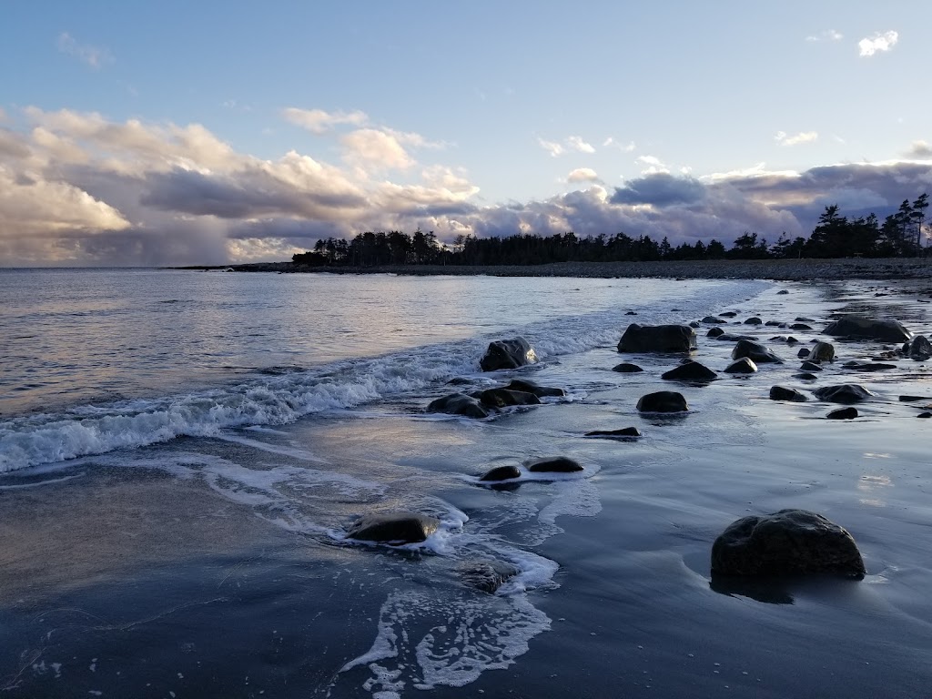 Port Bickerton Lighthouse | 408 Lighthouse Rd, Fishermans Harbour, NS B0J 1M0, Canada | Phone: (902) 364-2007