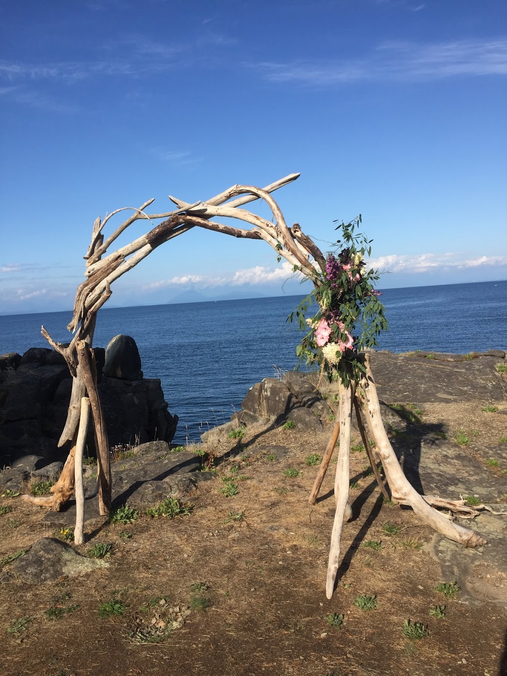 Dragons Lodge | 2950 Dragons Ln, Gabriola, BC V0R 1X7, Canada | Phone: (778) 658-0364