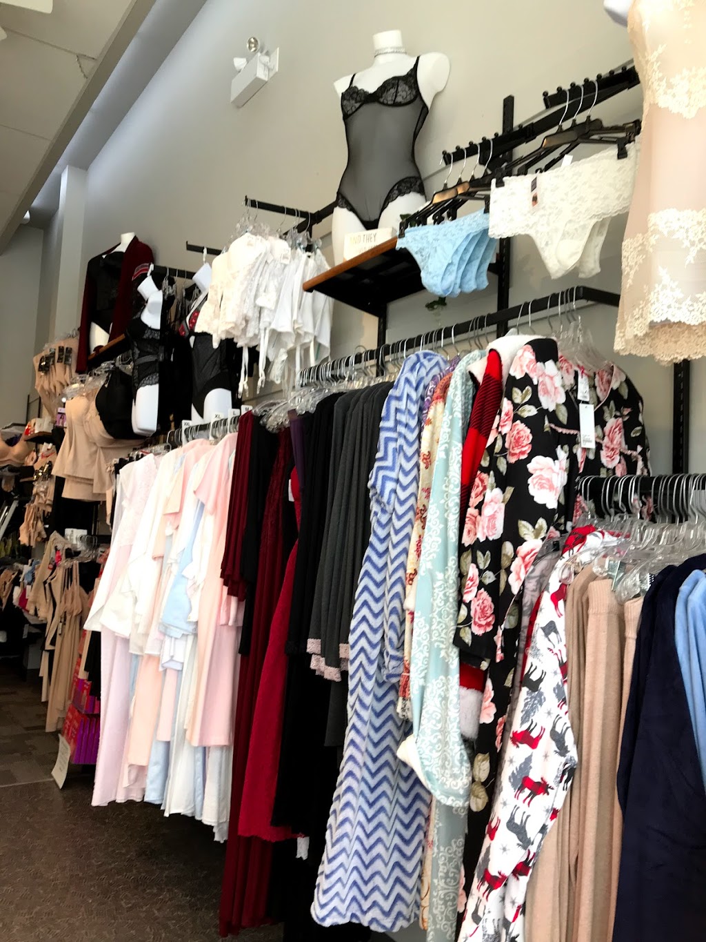 My Top Drawer | 2301 Appleby Line, Burlington, ON L7L 0A2, Canada | Phone: (905) 336-5959