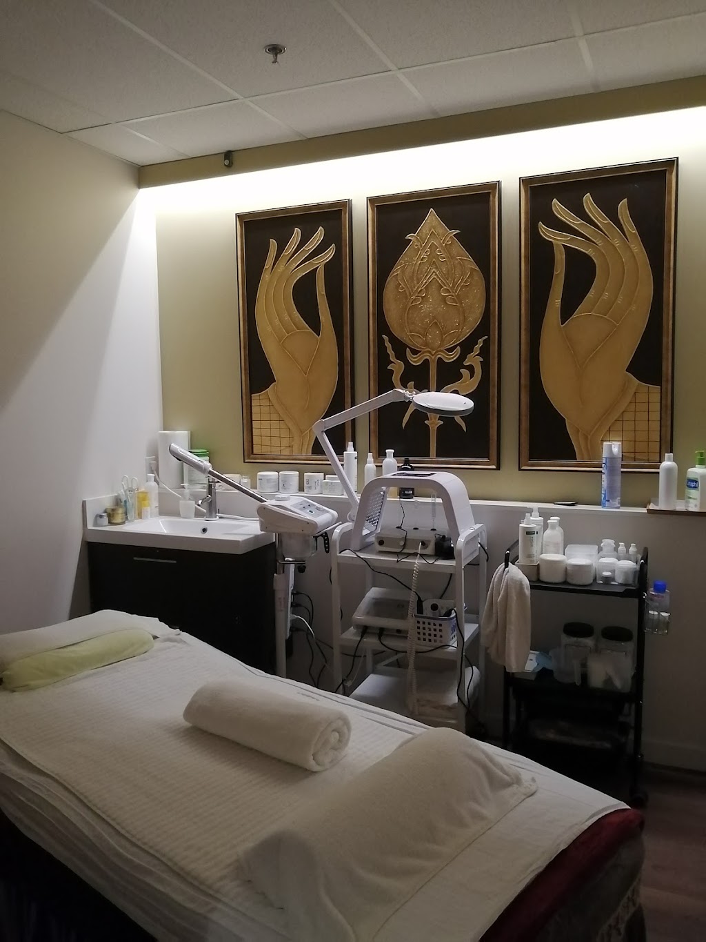 Garden City Relax Spa | 112-8040 Garden City Rd, Richmond, BC V6Y 2N9, Canada | Phone: (604) 370-0900