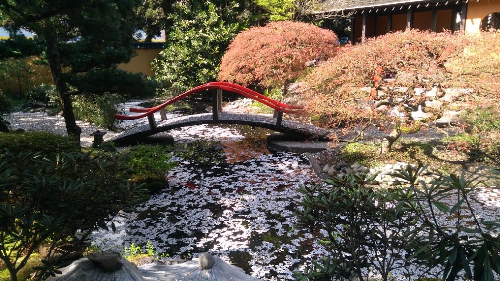 Park & Tilford Gardens | 333 Brooksbank Ave, North Vancouver, BC V7J 3S8, Canada | Phone: (604) 984-8200