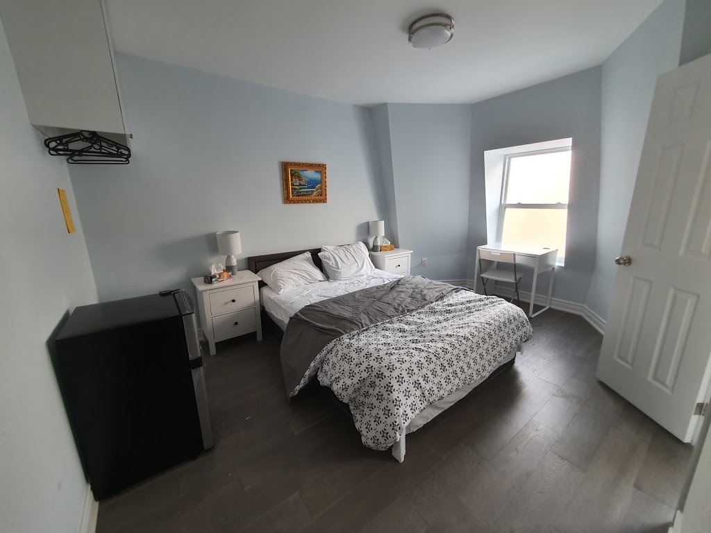 Jacks Guesthouse | 23 McGill St, Toronto, ON M5G 1H3, Canada | Phone: (416) 616-9253