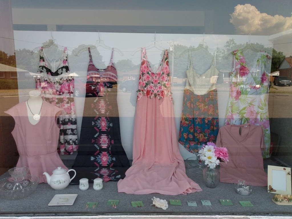 Almost New Shoppe | 1206 Wecker Dr, Oshawa, ON L1J 3P1, Canada | Phone: (905) 576-5134