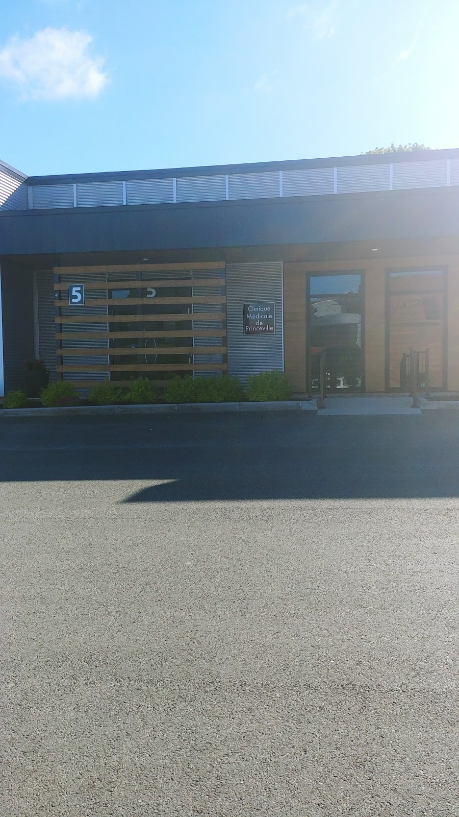Clinique Médicale De Princeville | 5 Rue Saint Jacques E, Princeville, QC G6L 5C3, Canada | Phone: (819) 364-2150
