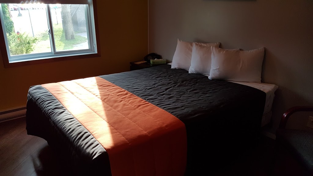 Motel Le Victo | 1221 Rue Notre Dame O, Victoriaville, QC G6P 7L1, Canada | Phone: (819) 752-4169