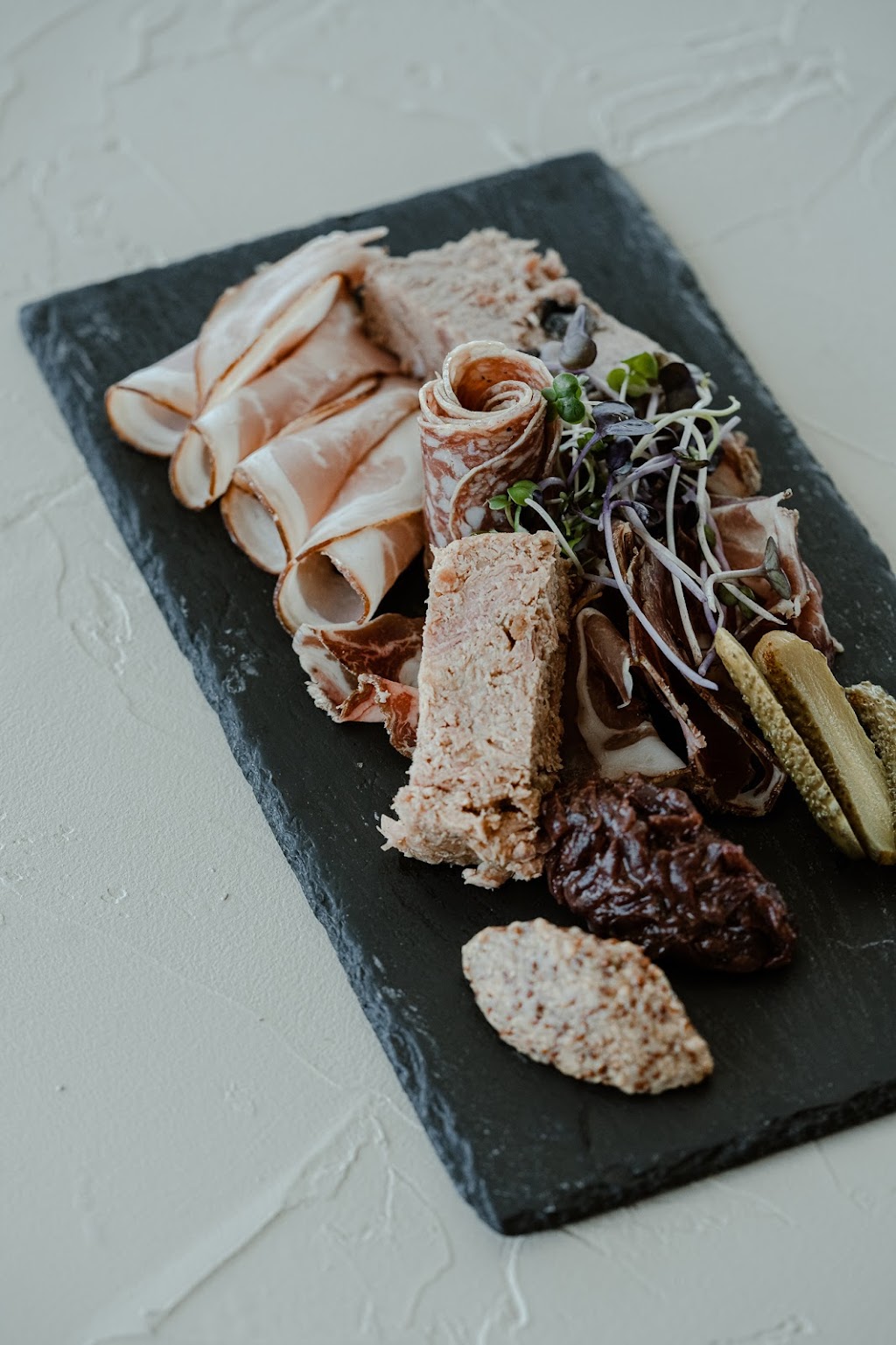 Restaurant La Traversée | Entrée McGill et, R. de la Commune O, Montréal, QC H2Y 2E2, Canada | Phone: (514) 284-0333