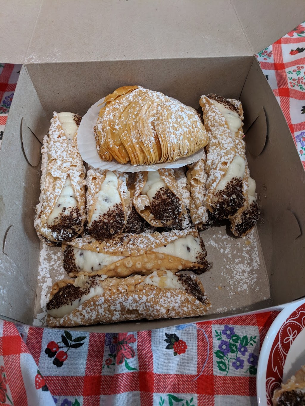 Sams Queenston Bakery (Hamilton) Ltd | 341 Queenston Rd, Hamilton, ON L8K 1H7, Canada | Phone: (905) 547-2882