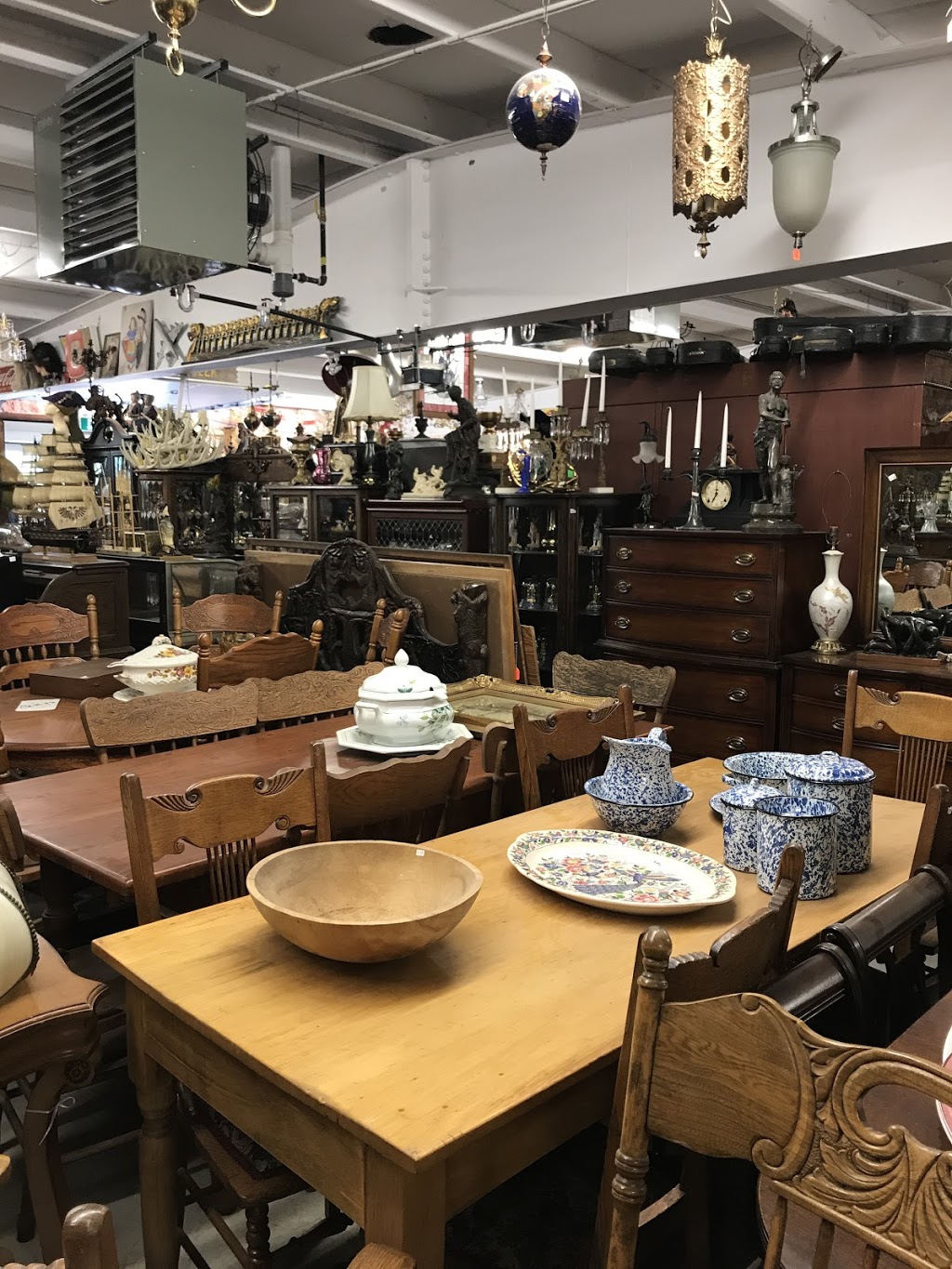 Clappison Corners Antiques | 845 Hwy 6 N, Hamilton, ON L8N 2Z7, Canada | Phone: (905) 690-9209