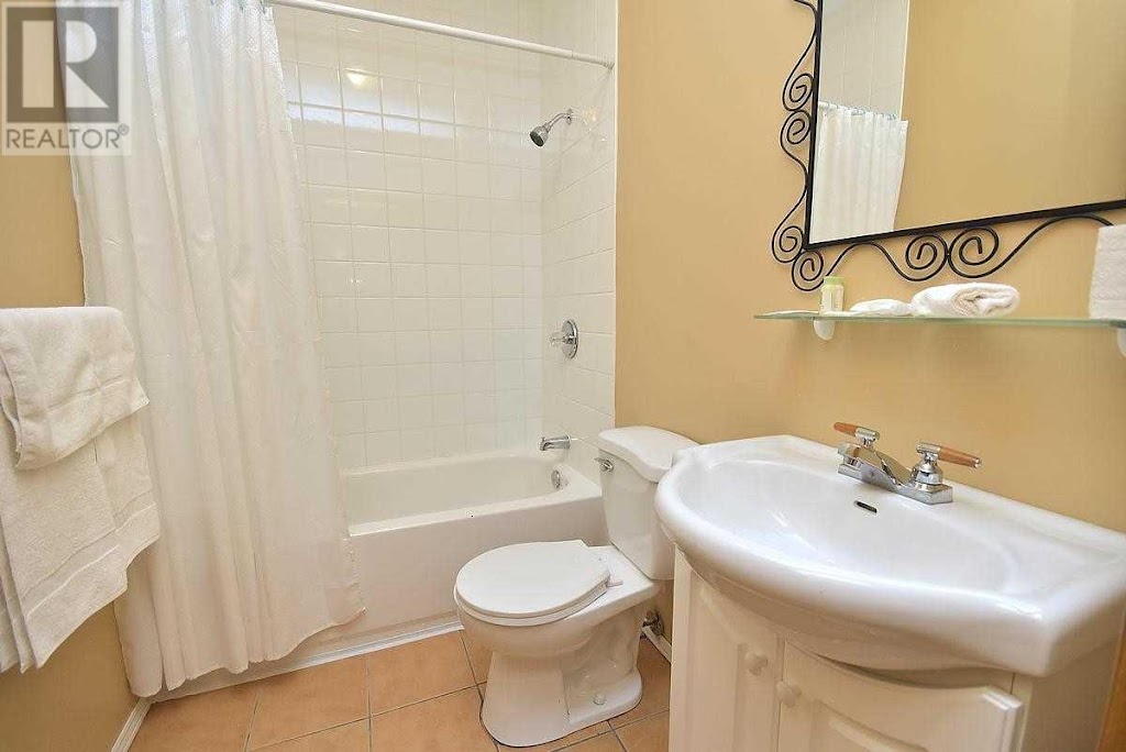 Alliston Inn | 146 Victoria St W, Alliston, ON L9R 1L7, Canada | Phone: (705) 220-2207