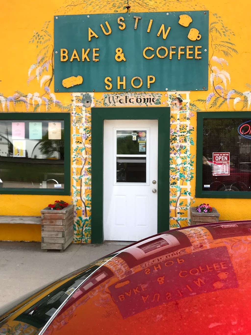 Home-Style Bakery & Cafe | 30 2 Ave, Austin, MB R0H 0C0, Canada | Phone: (204) 637-2000