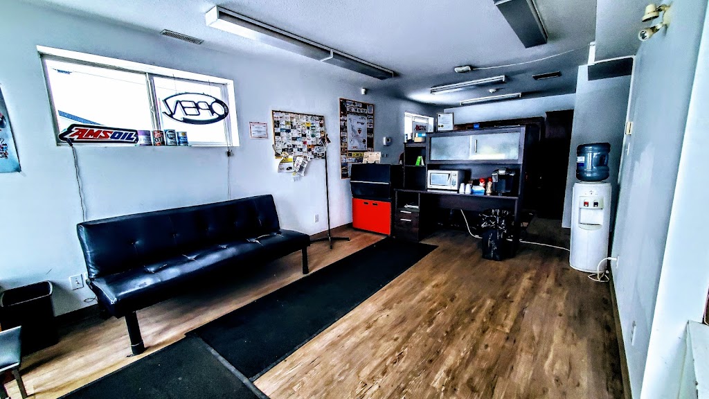 Rocky Quick Lube Ltd | 4503 43 St, Rocky Mountain House, AB T4T 1B4, Canada | Phone: (403) 845-6653