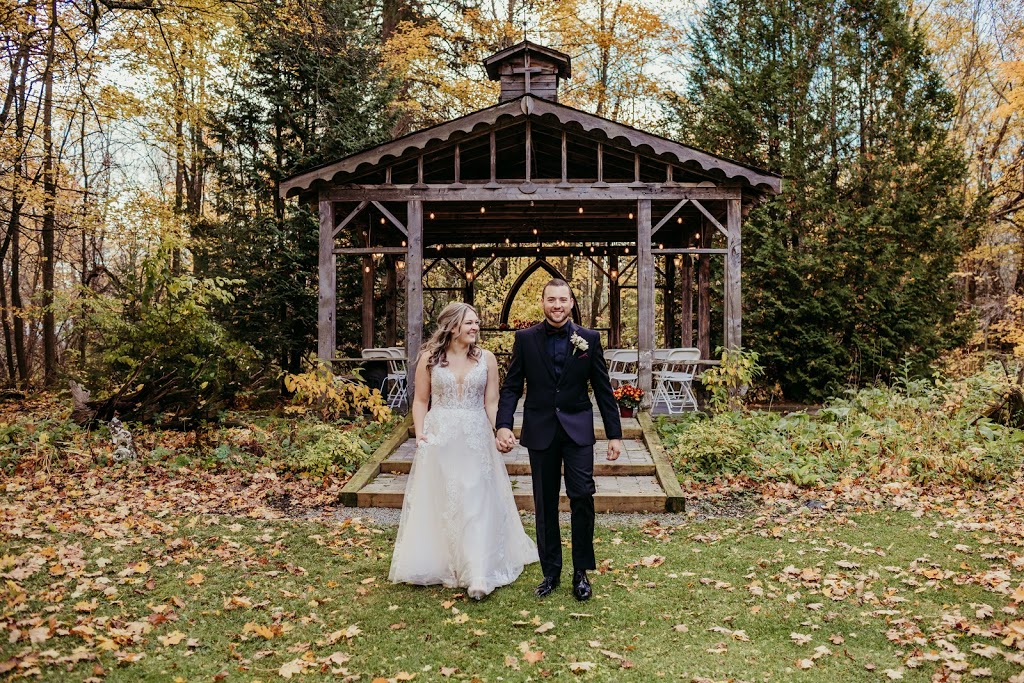 Photography by Laura Elizabeth | 23 Westlake Ct, Cameron, ON K0M 1G0, Canada | Phone: (705) 340-8940
