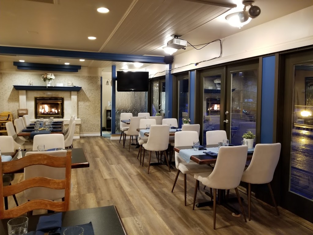Bay Moorings Restaurant | 6330 Bay St, West Vancouver, BC V7W 3H5, Canada | Phone: (604) 921-8184