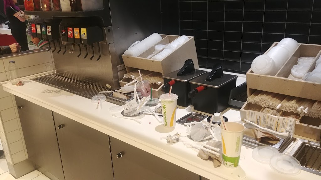 McDonalds | 5401 Boulevard des Galeries, Québec, QC G2K 1N4, Canada | Phone: (418) 622-7351