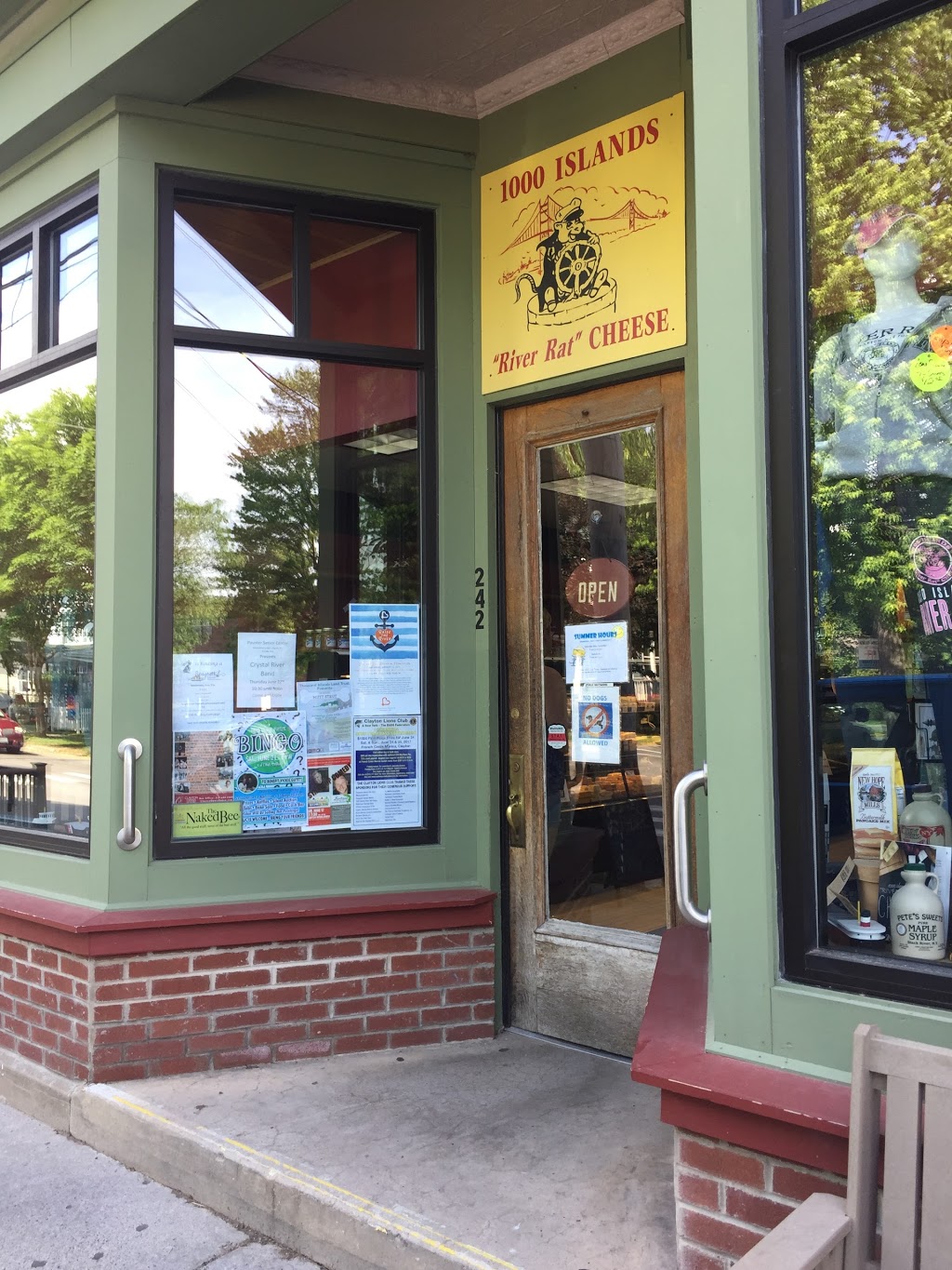 1000 Islands River Rat Cheese | 242 James St, Clayton, NY 13624, USA | Phone: (800) 752-1341