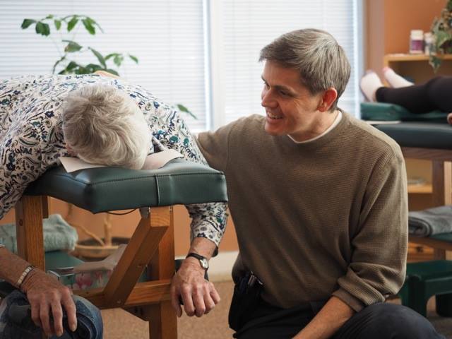 Shaw Chiropractic Family Wellness Centre | 586 Argus Rd #100, Oakville, ON L6J 3J3, Canada | Phone: (905) 842-5489