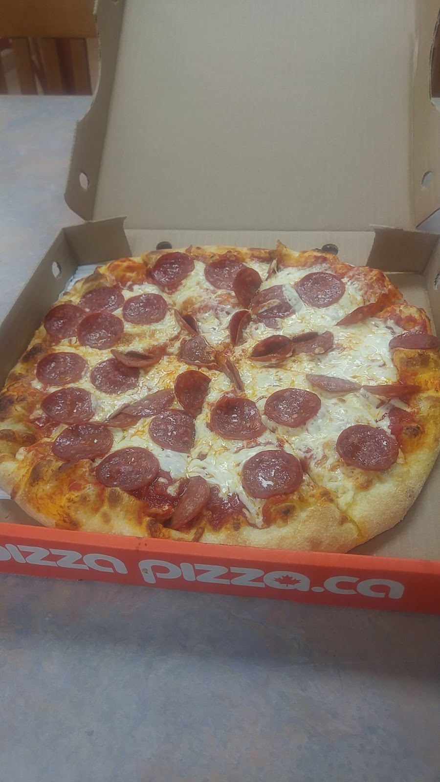Pizza Pizza | 195 Mill St, Angus, ON L0M 1B0, Canada | Phone: (705) 424-1111