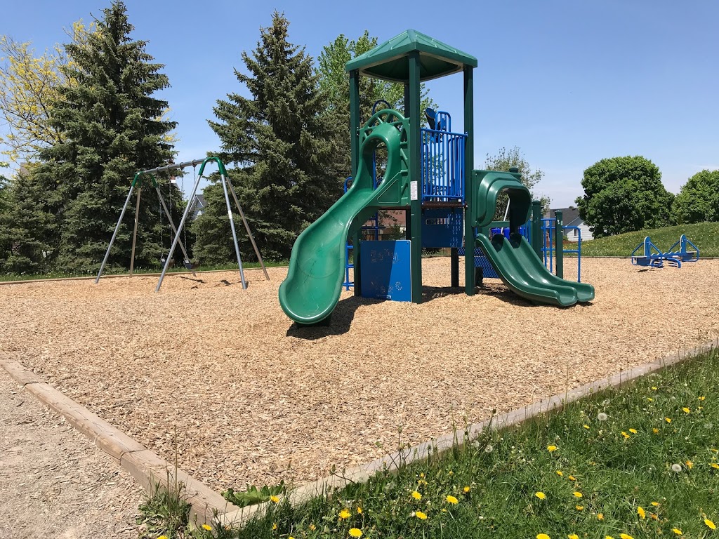 Bolingbrook park Waterloo | 470 Westvale Dr, Waterloo, ON N2T 1S9, Canada | Phone: (519) 886-2310