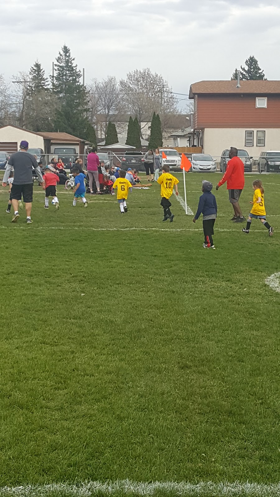 Melrose Park Community Club | 480 Kimberly Ave, Winnipeg, MB R2K 0X8, Canada | Phone: (204) 669-0518