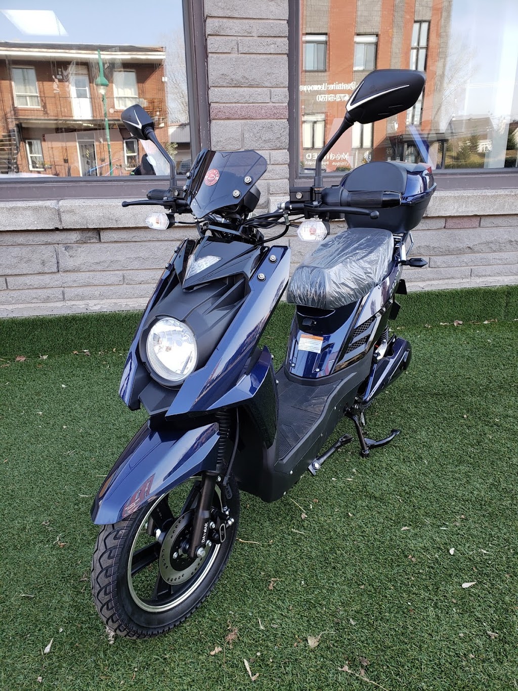 Scoot-E | 180 Rue Saint-Louis, LeMoyne, QC J4R 2L5, Canada | Phone: (450) 671-3438
