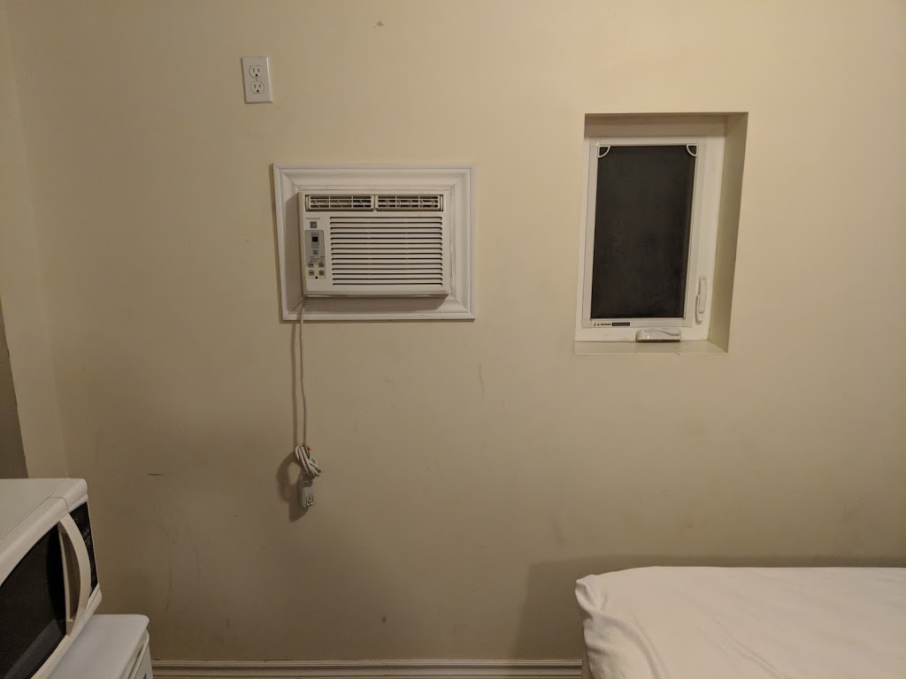 Road 121 Motel | 157 Lindsay Street West, Fenelon Falls, ON K0M 1N0, Canada | Phone: (705) 887-7680