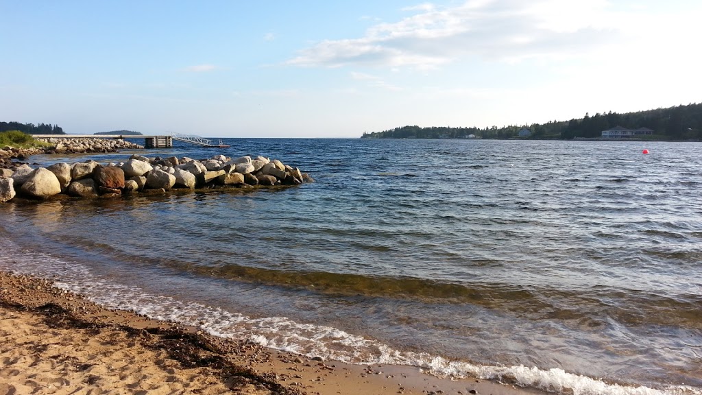 Larindas Landing Oceanfront Cottages | 7532 St Margarets Bay Rd, Boutiliers Point, NS B3Z 1S6, Canada | Phone: (866) 766-2233