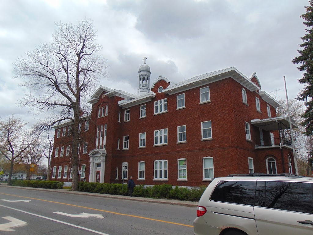Multi-Centre Saint-Charles | 418 Av. Saint-Charles, Vaudreuil-Dorion, QC J7V 2N1, Canada | Phone: (450) 424-1757