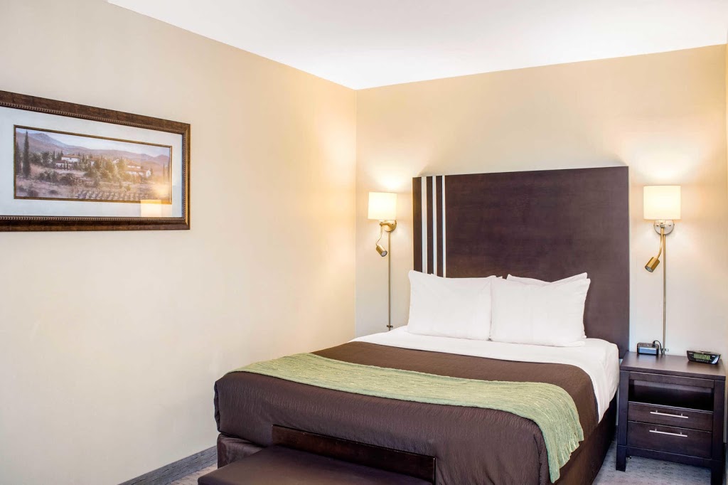 Comfort Inn | 560 Bedford Hwy, Halifax, NS B3M 2L8, Canada | Phone: (902) 443-0303