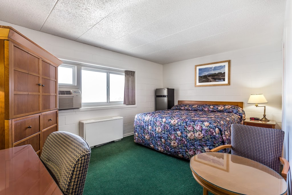 MOOSEJAW INN | 45 N Service Rd, Moose Jaw, SK S6H 4N7, Canada | Phone: (306) 692-0647