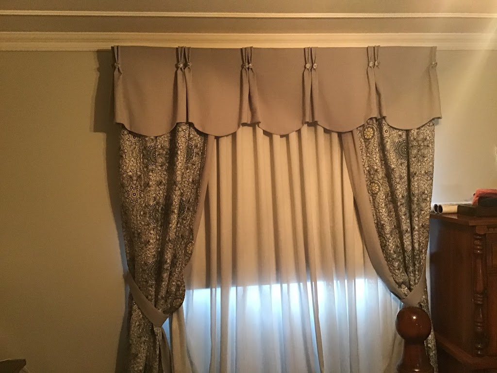 La couturière du coin | 56 Rue Verdan, Saint-Charles-Borromée, QC J6E 6S8, Canada | Phone: (450) 394-3740