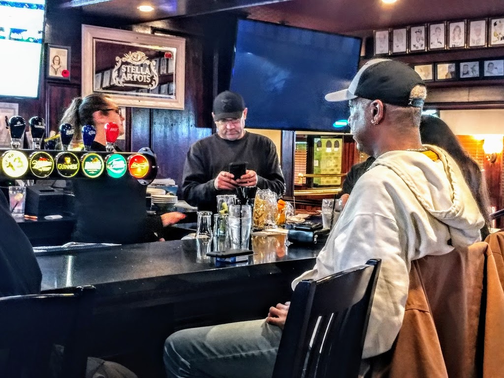 The Waltzing Weasel | 300 Taunton Rd E, Oshawa, ON L1G 7T4, Canada | Phone: (905) 721-2533