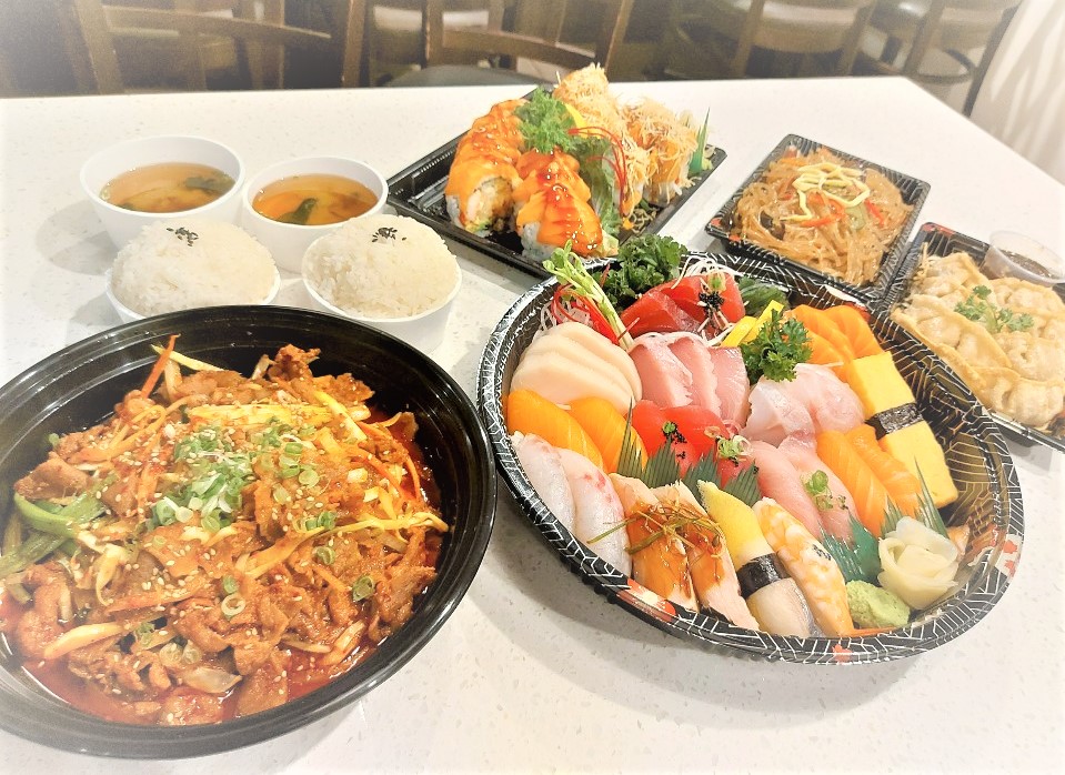 Sushi Momoi | 9425 Leslie St #4, Richmond Hill, ON L4B 3N7, Canada | Phone: (905) 737-7313