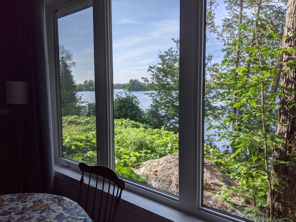 Eaglewings Cottage | 2946 Eagles Cliff Ln, Selwyn, ON K0H 2H0, Canada | Phone: (416) 702-9334