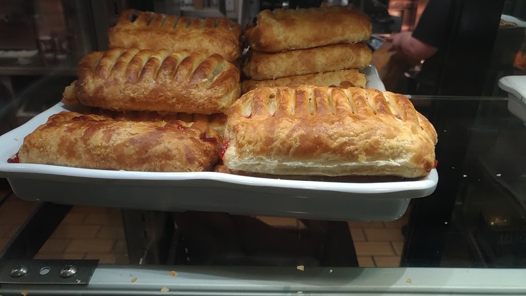 McDonalds | 377 Burnhamthorpe Rd E, Mississauga, ON L5A 3Y1, Canada | Phone: (905) 270-3529