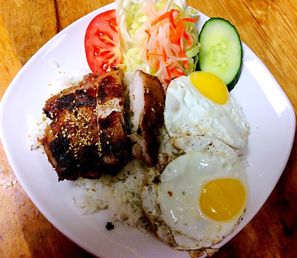 Le Pho Vietnamese Restaurant | 2503 E Hastings St, Vancouver, BC V5K 1Z2, Canada | Phone: (604) 255-9897