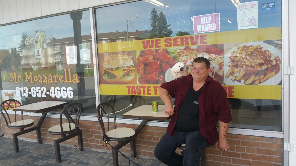 Mr. Mozzarella Pizza and Wings | 25 Plaza Dr, Iroquois, ON K0E 1K0, Canada | Phone: (613) 652-4666